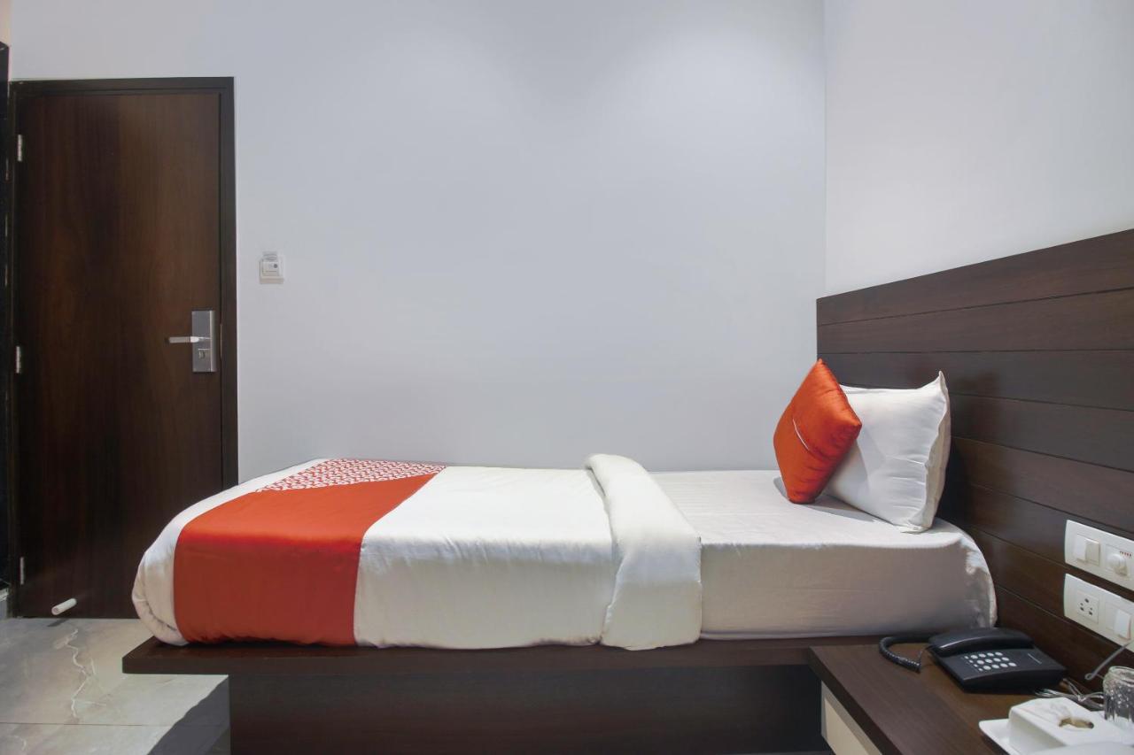 Hotel Flora Suites Βομβάη Εξωτερικό φωτογραφία